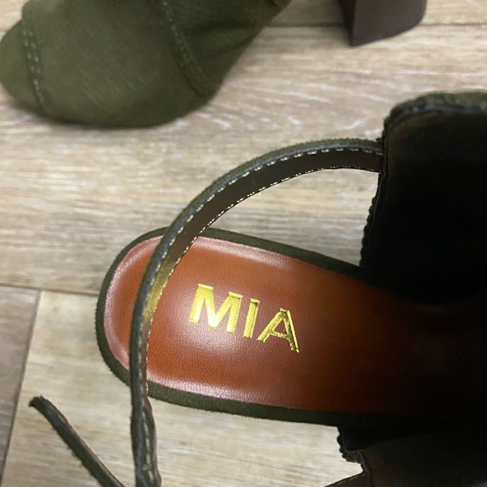 MIA Suede Boca Block Heel - Picture 9 of 11